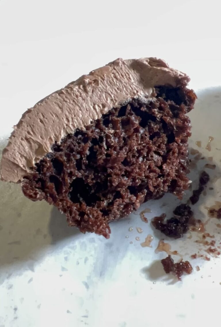 How to turn vanilla frosting into chocolate frosting? Dessert Makeovers